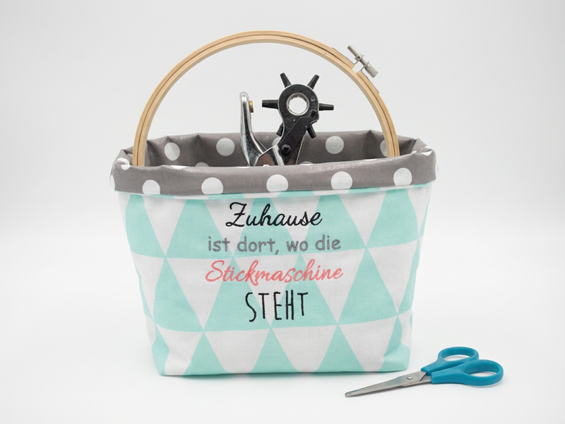 Preview: Zuhause ist dort wo die Stickmaschine steht Spruch - Stickdatei